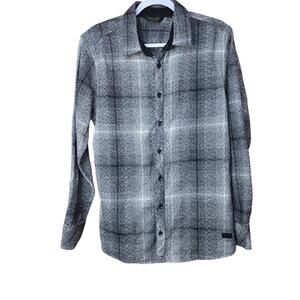 BUCKLE Outpost Makers flannel shirt in a black and cream plaid pattern SIZE L